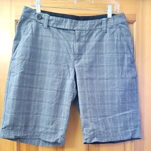 NorthFace Womens sz12 grey Plaid Shorts
